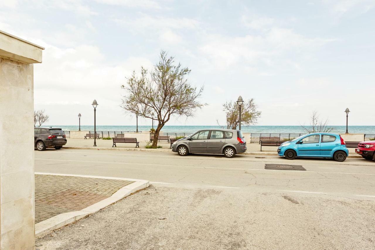 Bari Airport Seaview Apartment ภายนอก รูปภาพ